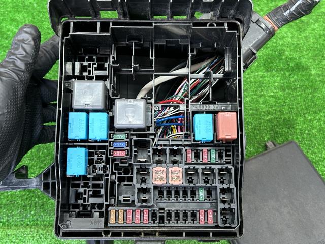 【中古】ヴェルファイア DBA-AGH35W エンジンルーム内 ヒューズボックス
