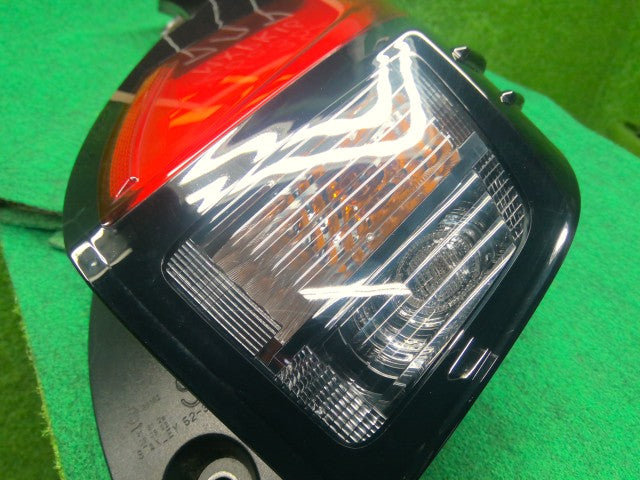 アクア 右テールランプ 6AA-MXPK16 81551-52F40