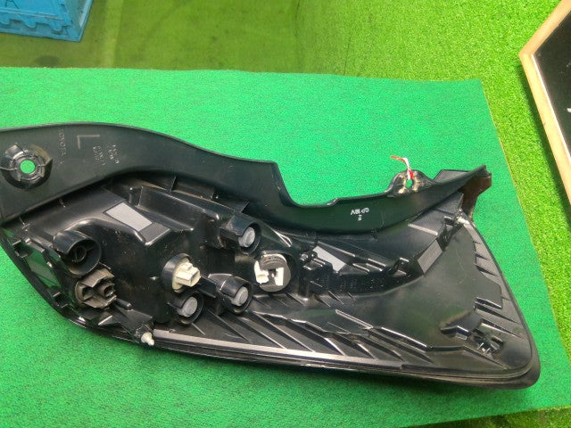 アクア 左テールランプ 6AA-MXPK16 81561-52F40