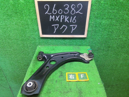 アクア 右Ｆロアアーム 6AA-MXPK16 48068-K9000