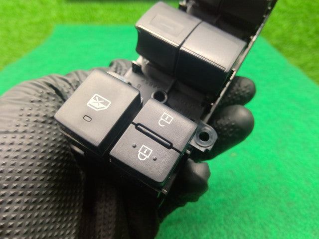 アクア パワーウインドウスイッチ 6AA-MXPK16 84040-52060