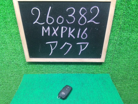 アクア キーレスリモコン 6AA-MXPK16 8990H-52161
