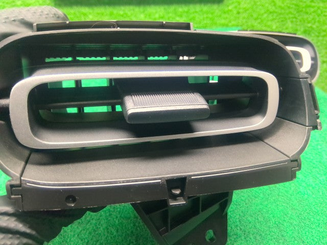 アクア エアコン吹き出し口 6AA-MXPK16 55650-52540