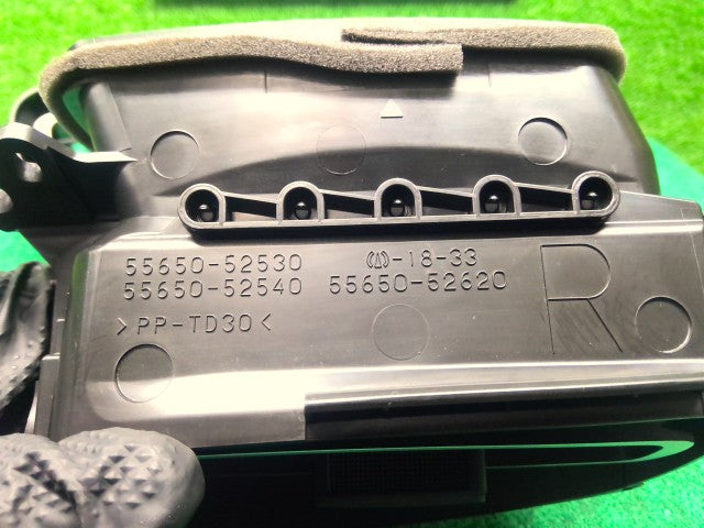 アクア エアコン吹き出し口 6AA-MXPK16 55650-52540