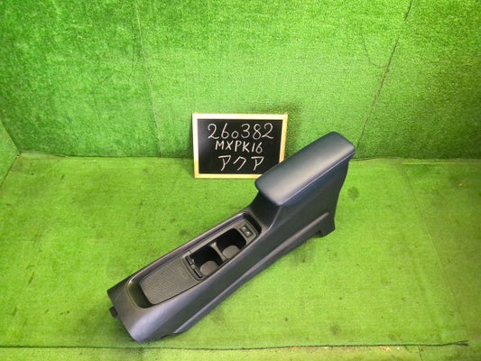 アクア コンソールボックス 6AA-MXPK16 58804-52070-C3