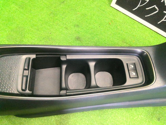 アクア コンソールボックス 6AA-MXPK16 58804-52070-C3