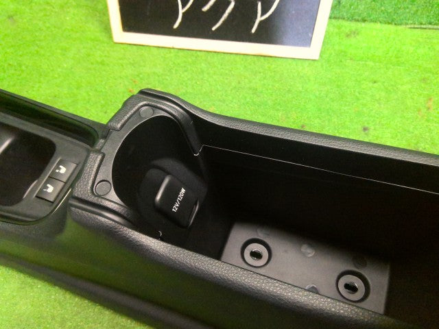 アクア コンソールボックス 6AA-MXPK16 58804-52070-C3