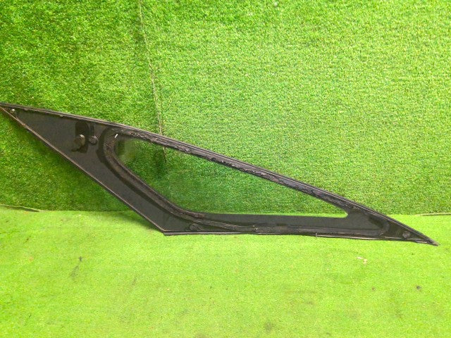 【中古】セレナ 6AA-GFC28 右フロント サイドウインドガラス