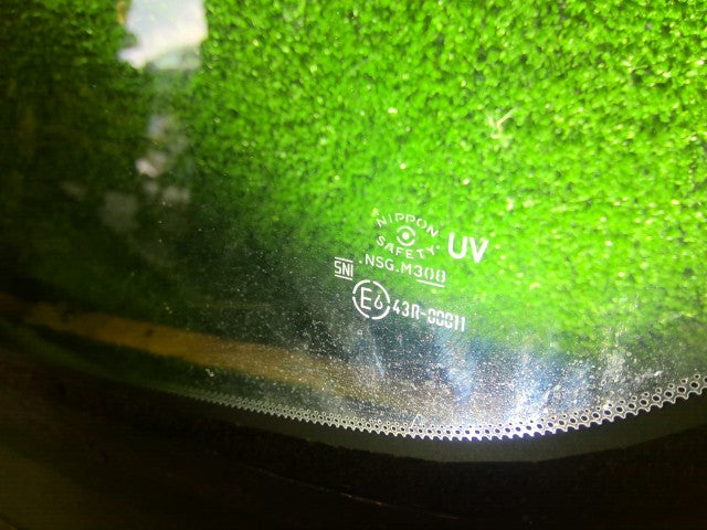 【中古】セレナ 6AA-GFC28 右フロント サイドウインドガラス