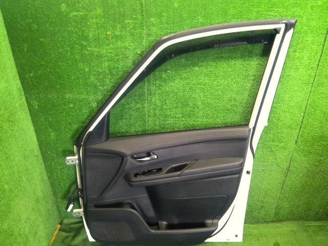 【中古】セレナ 6AA-GFC28 右フロントドアＡＳＳＹ H010M-7DAMA