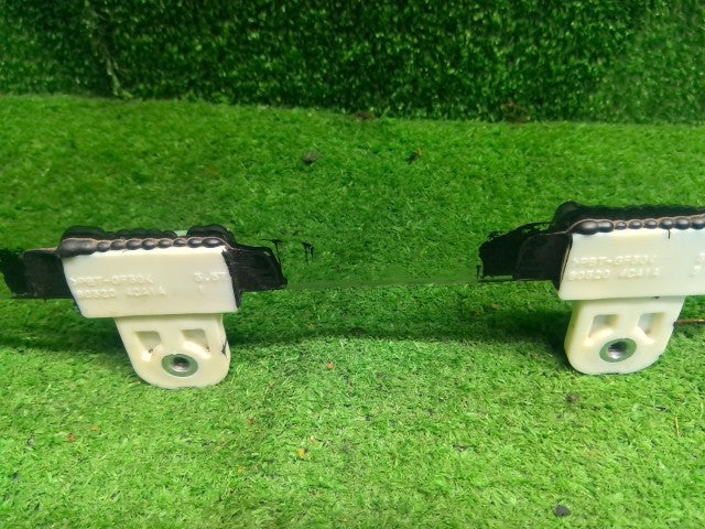 【中古】セレナ 6AA-GFC28 右フロントドアガラス 80300-7DA0A
