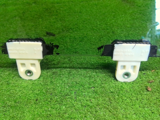 【中古】セレナ 6AA-GFC28 左フロントドアガラス 80301-7DA0A