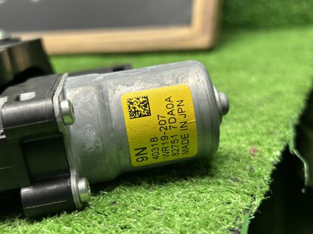 【中古】セレナ 6AA-GFC28 左リアドアレギュレータ・モーター 82721-7DA0A