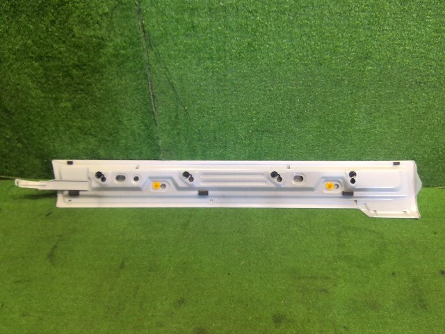 【中古】セレナ 6AA-GFC28 右スライド用 スライドレールカバー