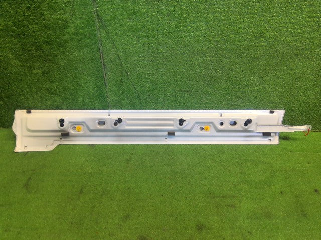 【中古】セレナ 6AA-GFC28 左スライド用 スライドレールカバー