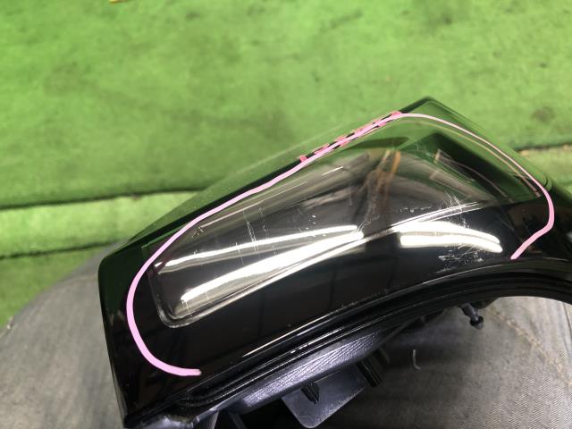【中古】セレナ 6AA-GFC28 右テールランプ 26550-7DA0A