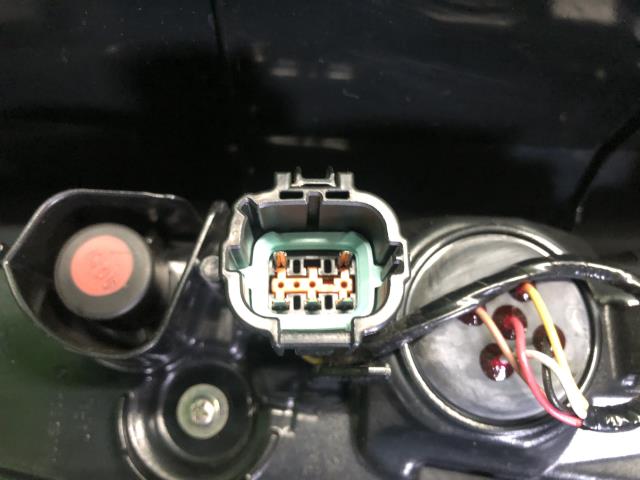 【中古】セレナ 6AA-GFC28 右テールランプ 26550-7DA0A