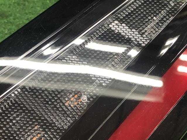【中古】セレナ 6AA-GFC28 右テールランプ 26550-7DA0A