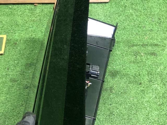 【中古】セレナ 6AA-GFC28 右テールランプ 26550-7DA0A