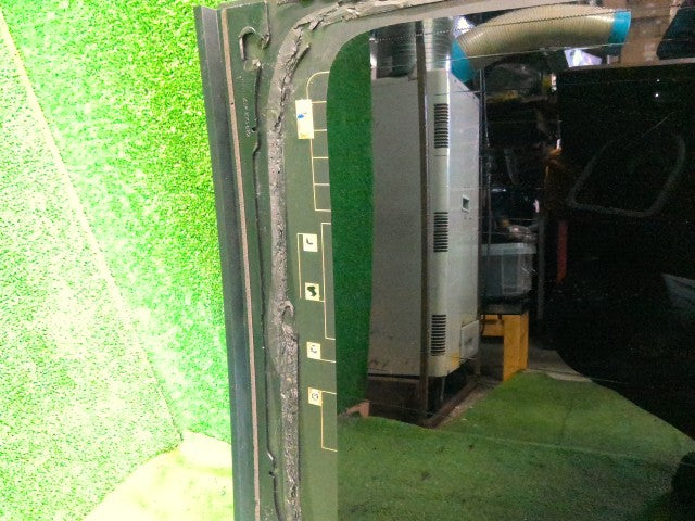 【中古】セレナ 6AA-GFC28 右クォーターガラス 83300-7DA1A