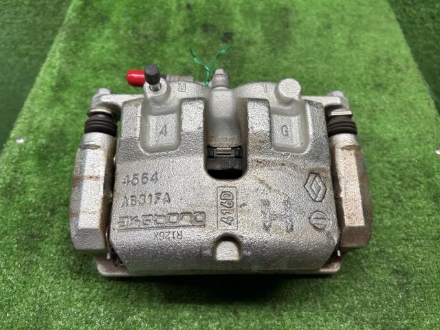 【中古】セレナ 6AA-GFC28 右フロントキャリパー 41001-7DA0A