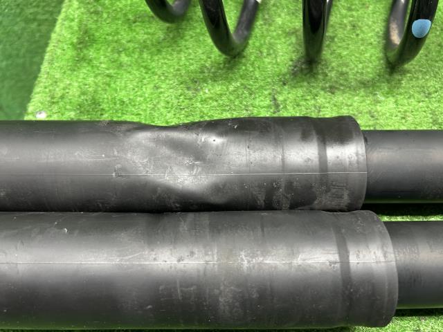 【中古】セレナ 6AA-GFC28 リアショック アブソーバーセット
