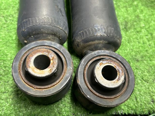 【中古】セレナ 6AA-GFC28 リアショック アブソーバーセット