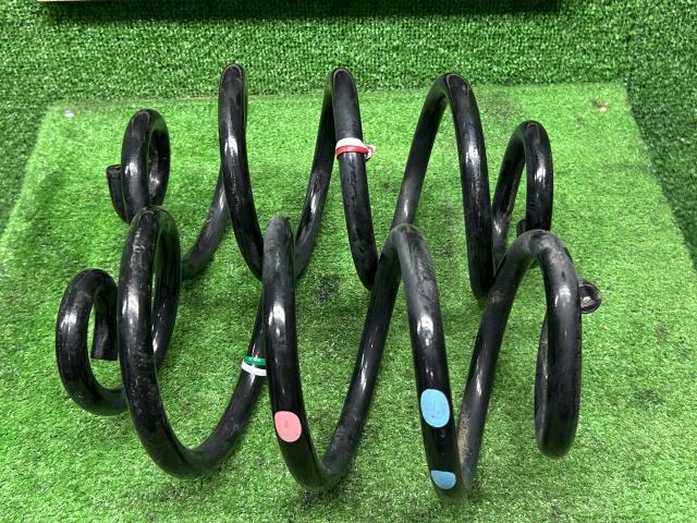【中古】セレナ 6AA-GFC28 リアショック アブソーバーセット