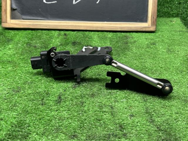 【中古】セレナ 6AA-GFC28 ハイトコントロールセンサー 53820-7DA0A