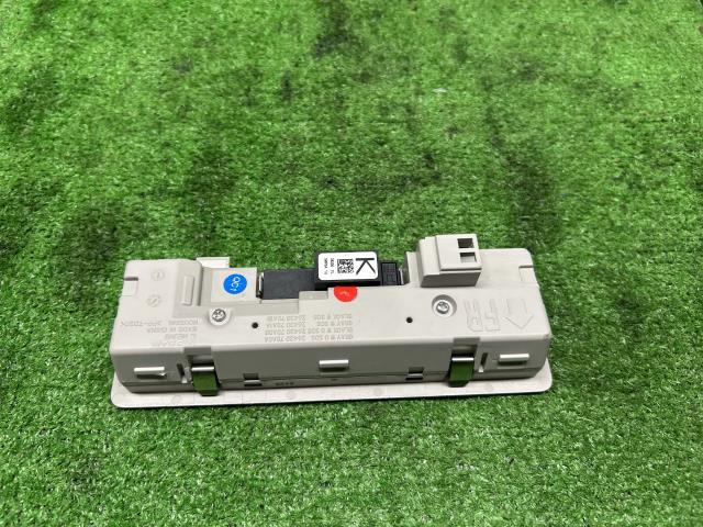 【中古】セレナ 6AA-GFC28 フロント ルームランプ