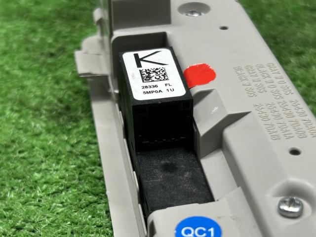 【中古】セレナ 6AA-GFC28 フロント ルームランプ
