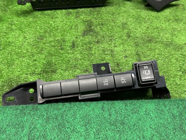【中古】セレナ 6AA-GFC28 運転席側 スイッチセット