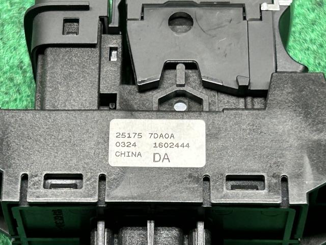 【中古】セレナ 6AA-GFC28 パーキングスイッチ 25175-7DA0A