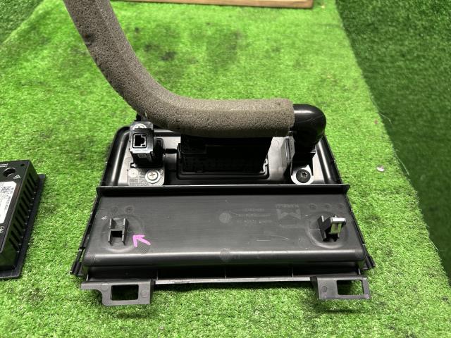 【中古】セレナ 6AA-GFC28 USBポート 68962-7DA2A