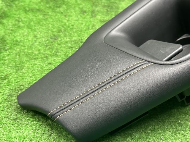 【中古】セレナ 6AA-GFC28 右側 ドリンクホルダー