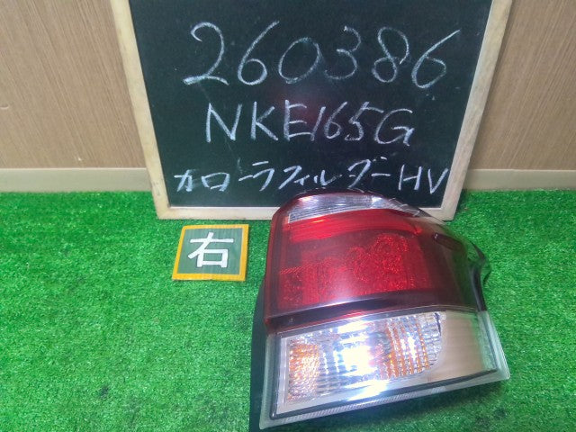 【中古】カローラフィールダー DAA-NKE165G 右 テールランプ