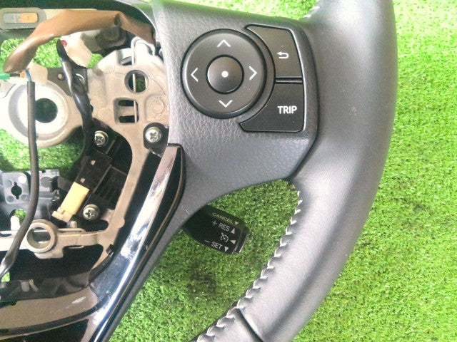 【中古】カローラフィールダー DAA-NKE165G ステアリングホイール ハンドル