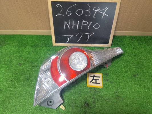 【中古】アクア DAA-NHP10 左テールランプ ブレーキランプ