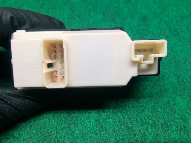 【中古】ムーヴ LA-L160S パワーウインドウスイッチ 84820-B2010