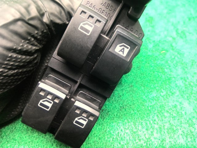 【中古】ムーヴ LA-L160S パワーウインドウスイッチ 84820-B2010