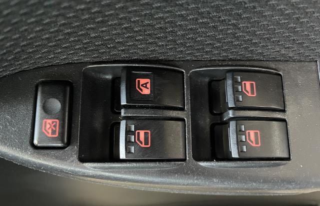 【中古】ムーヴ LA-L160S パワーウインドウスイッチ 84820-B2010