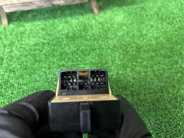 【中古】ワゴンＲ UA-MC22S パワーウインドウスイッチ 37990-84F20-P4Z