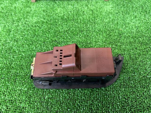 【中古】プレオ TA-RA1 パワーウインドウスイッチ 83071KE030