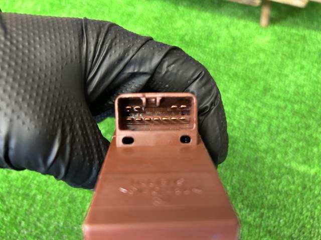 【中古】プレオ TA-RA1 パワーウインドウスイッチ 83071KE030