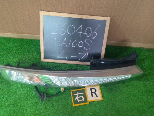 【中古】ムーヴ DBA-LA100S 右テールランプ 右ブレーキランプ