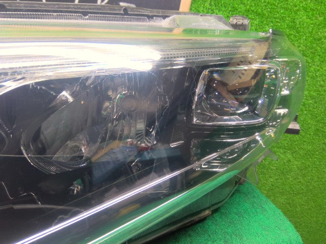 【中古】ハリアー DBA-ZSU65W 左ヘッドランプＡＳＳＹ 81150-48890