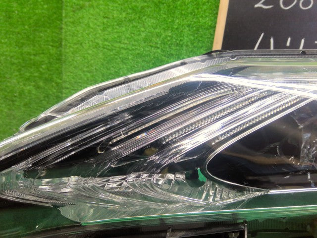 【中古】ハリアー DBA-ZSU65W 左ヘッドランプＡＳＳＹ 81150-48890