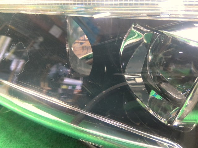 【中古】ハリアー DBA-ZSU65W 左ヘッドランプＡＳＳＹ 81150-48890