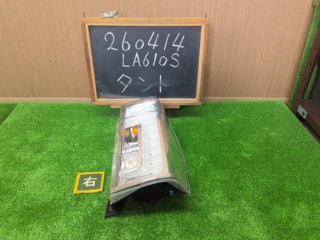 【中古】タント DBA-LA610S 右テールランプ 右ブレーキランプ