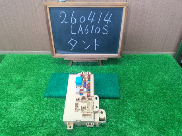 【中古】タント DBA-LA610S ヒューズボックス 室内用